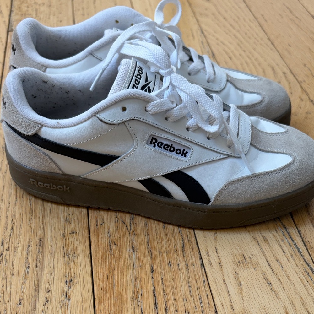 Reebok forte lounger sneakers. Excellent condition. Worn 1 time